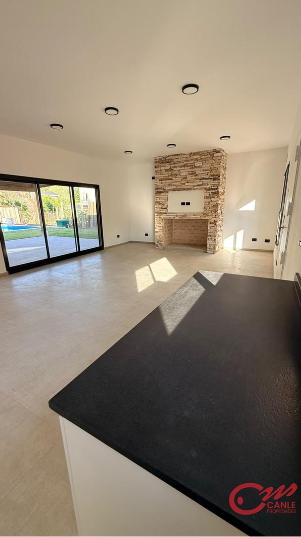 Casa 4 ambientes con 3 baños