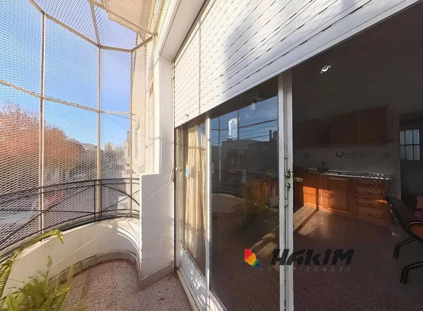 Excelente PH en Parque Chass - 4 amb con garage balcón  y terraza . Gran potencial  