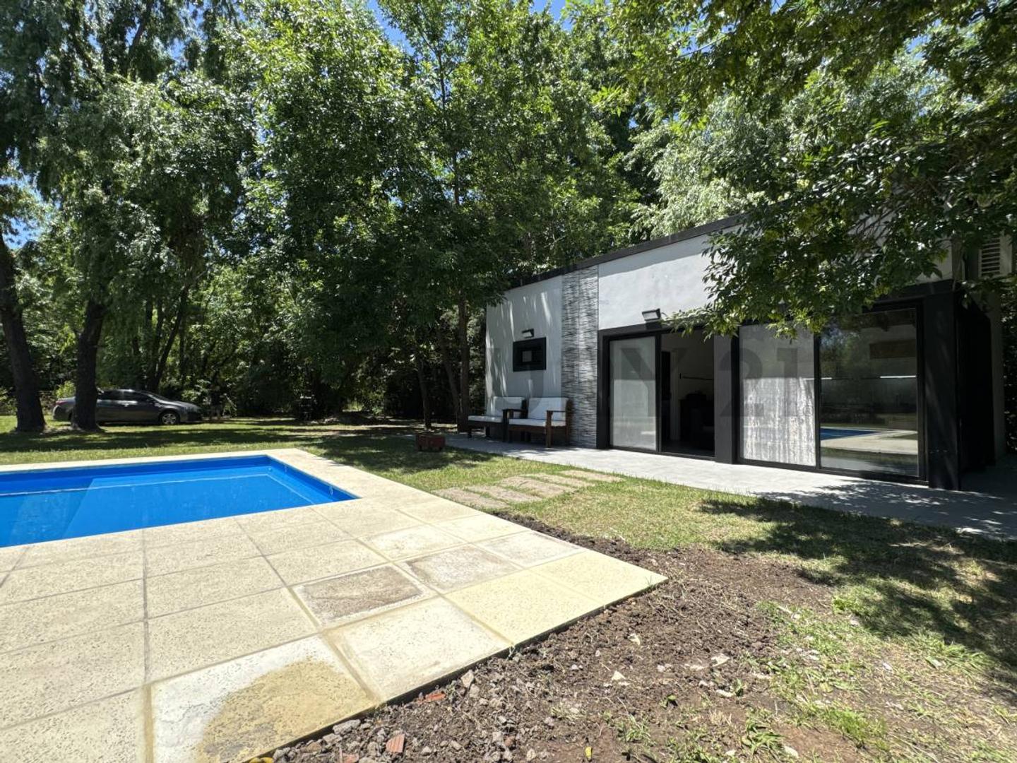 Venta casa c/ pileta y parque  - Exaltación de la cruz