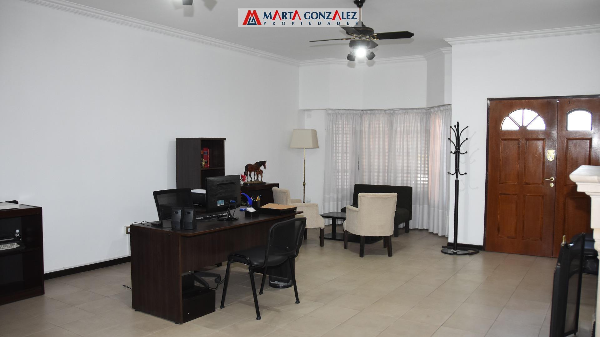 Casa 5 ambientes con 4 baños