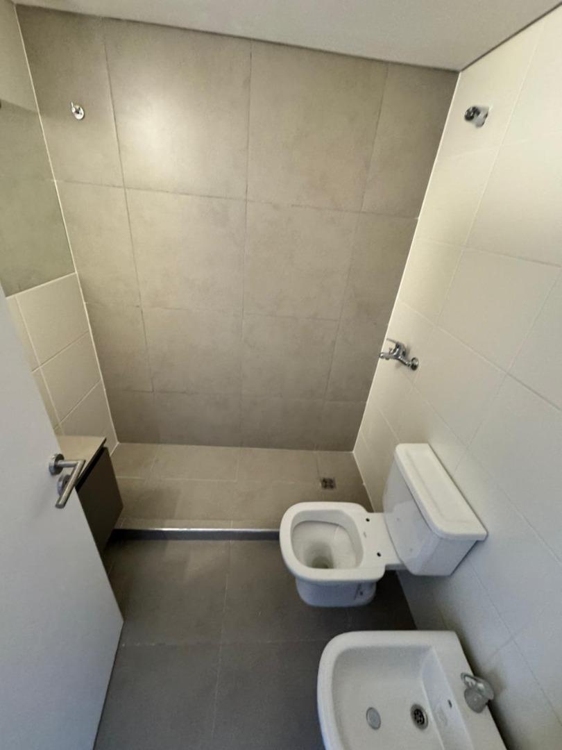 Departamento a estrenar. Piso 10 con balcón