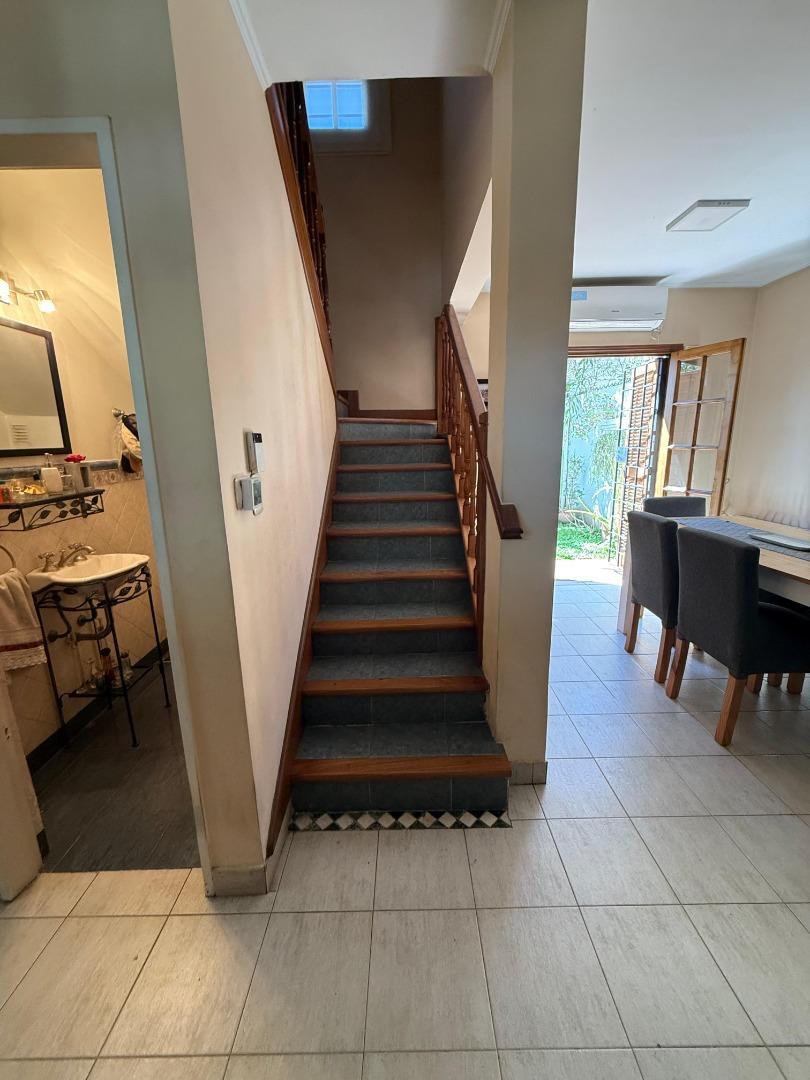 Casa 5 ambientes con 3 baños