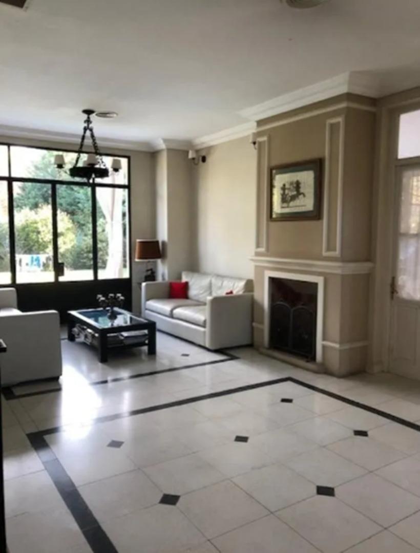 Casa 4 ambientes con 5 baños