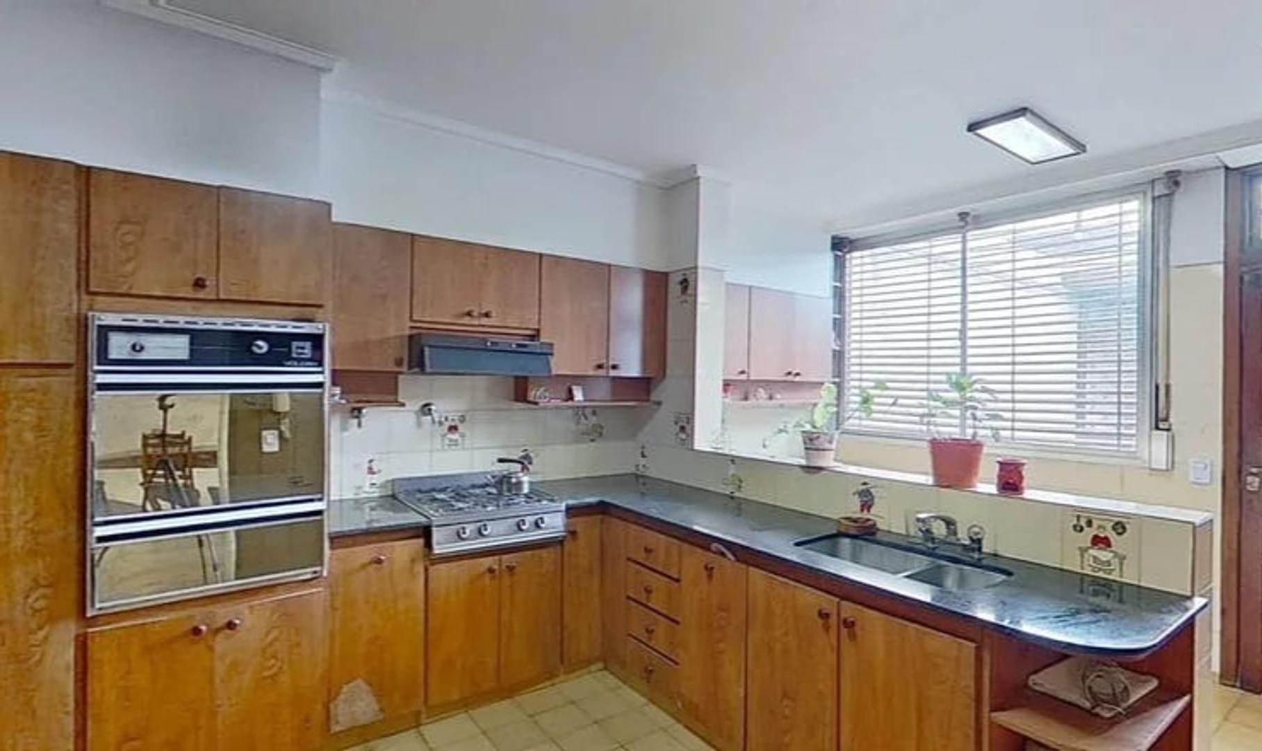 Casa 5 ambientes con 2 baños