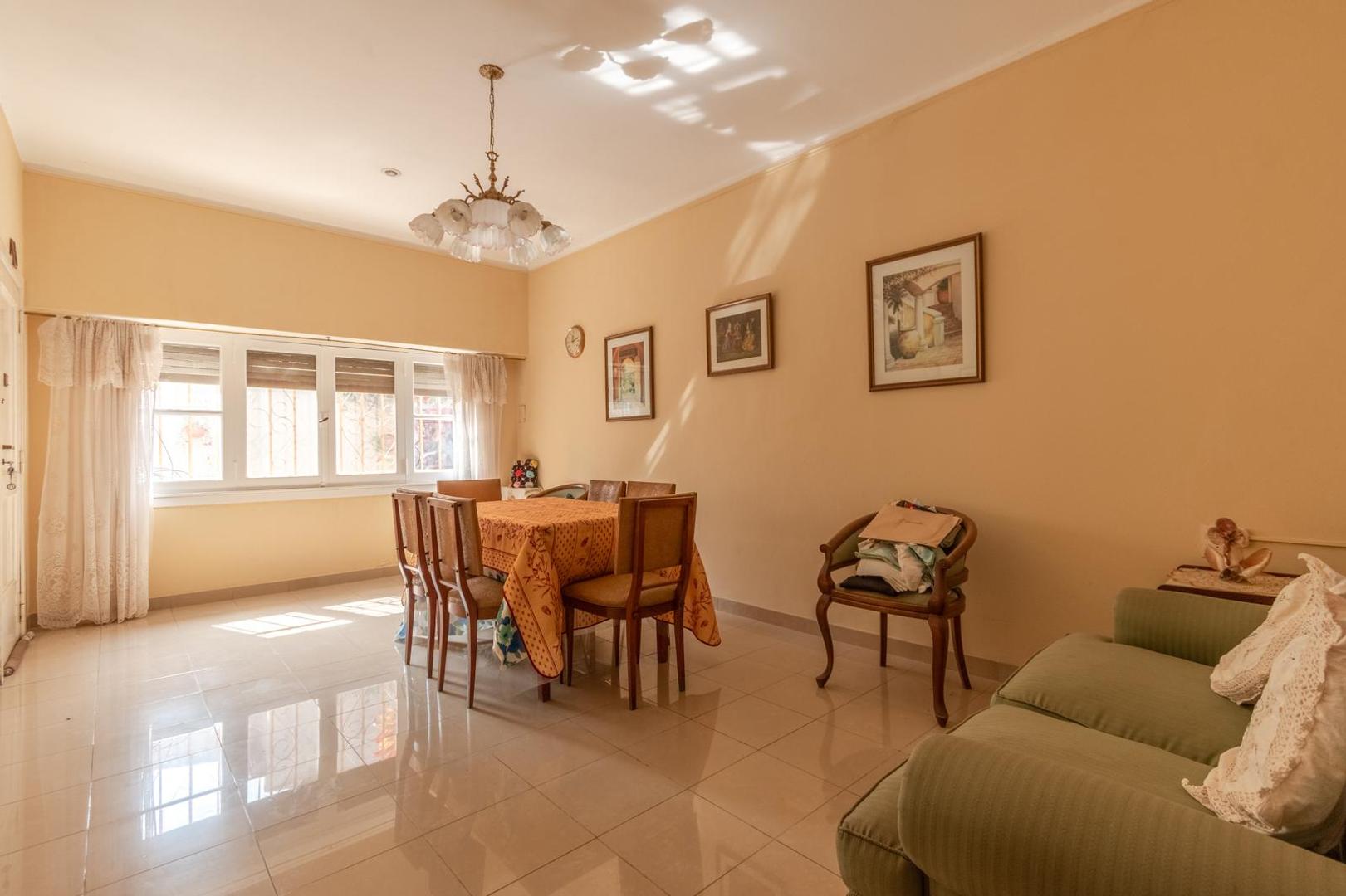 Depto Tipo Casa en Venta 50 años