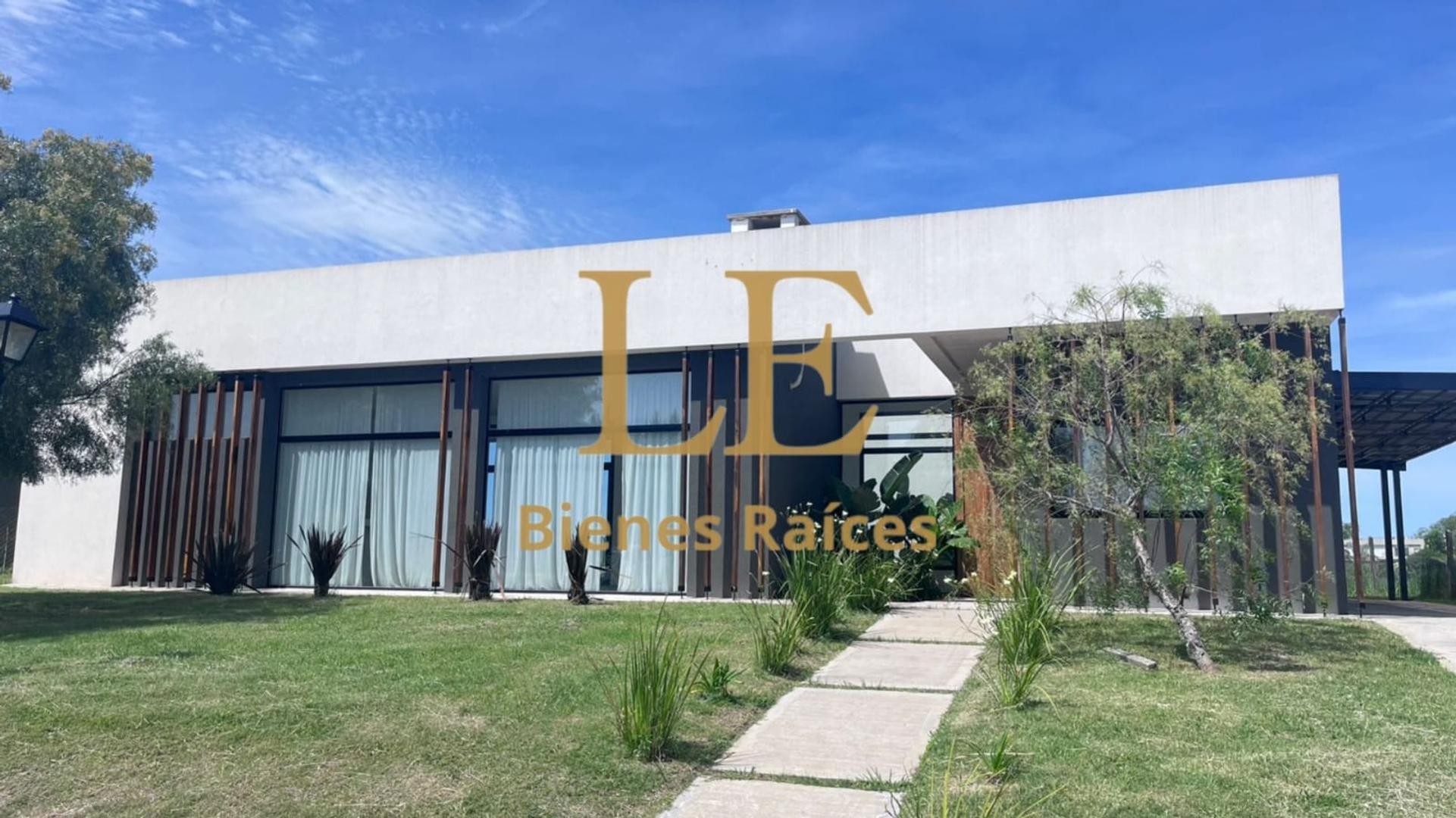 Casa en Alquiler con 4 cocheras