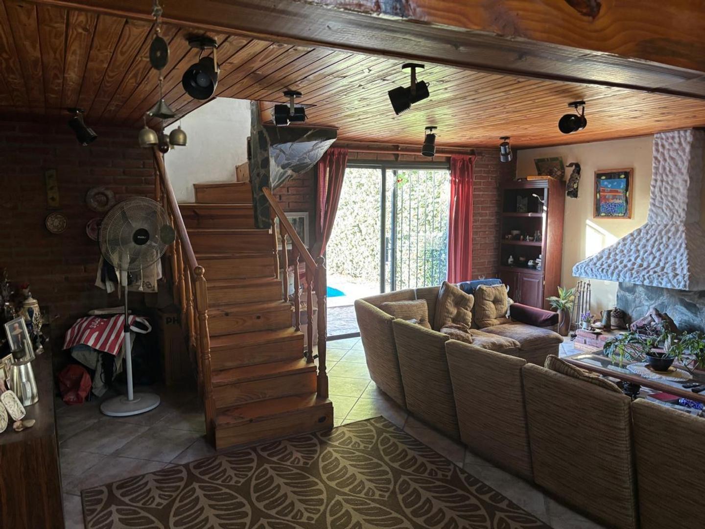 Casa en Venta con 2 cocheras