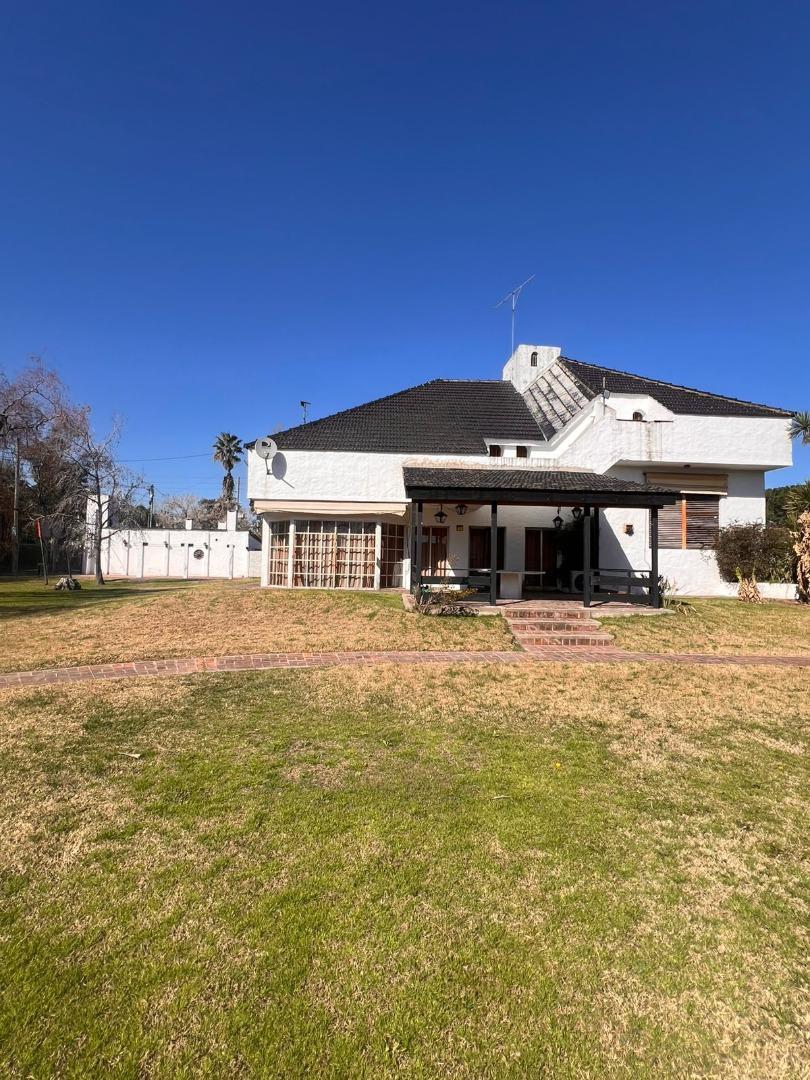 Casa 5 ambientes con 3 baños