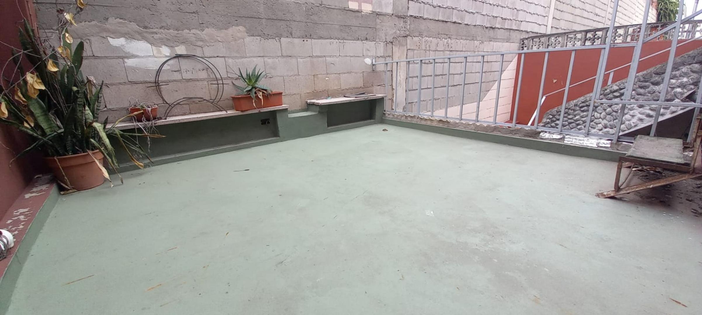 Depto Tipo Casa en Alquiler de 4 ambientes