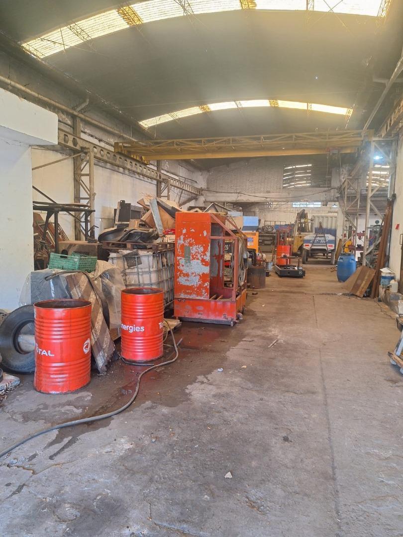 Galpón Indusctrial, Salida A 2 Calles - 2000 Cub - Sobre R4