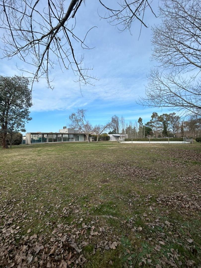 VENTA DE TERRENO EN BARRIO BRUJAS PILAR