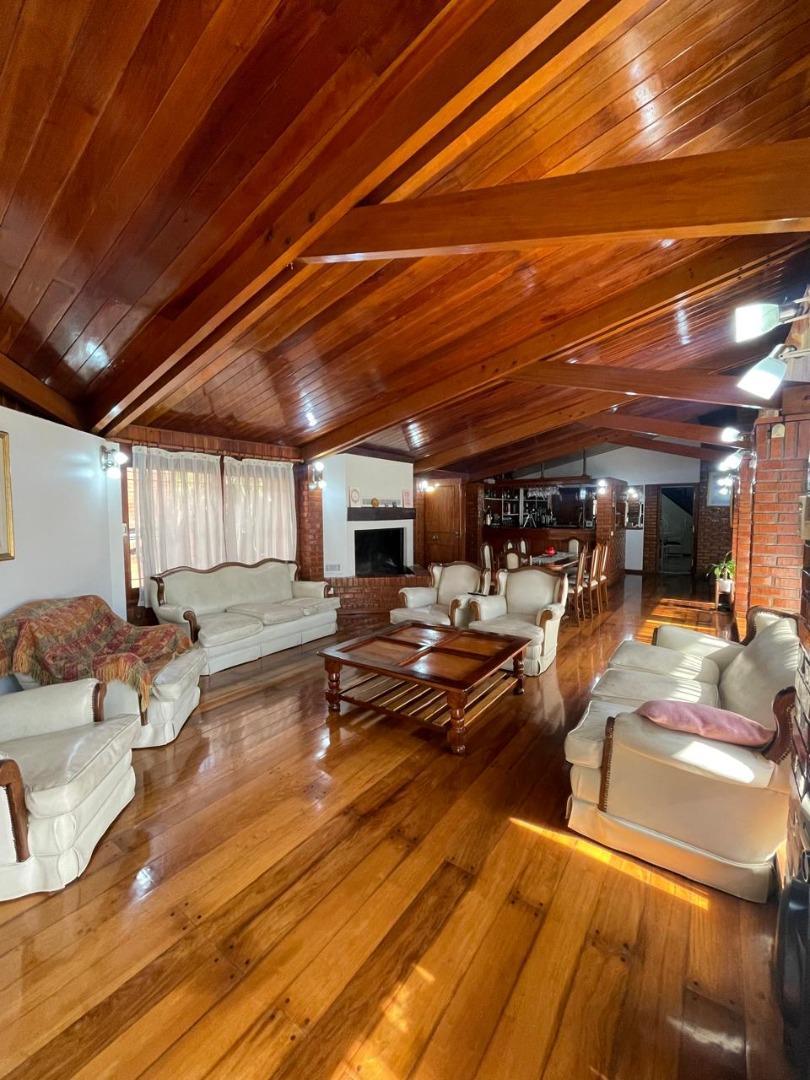 Casa 7 ambientes con 6 baños