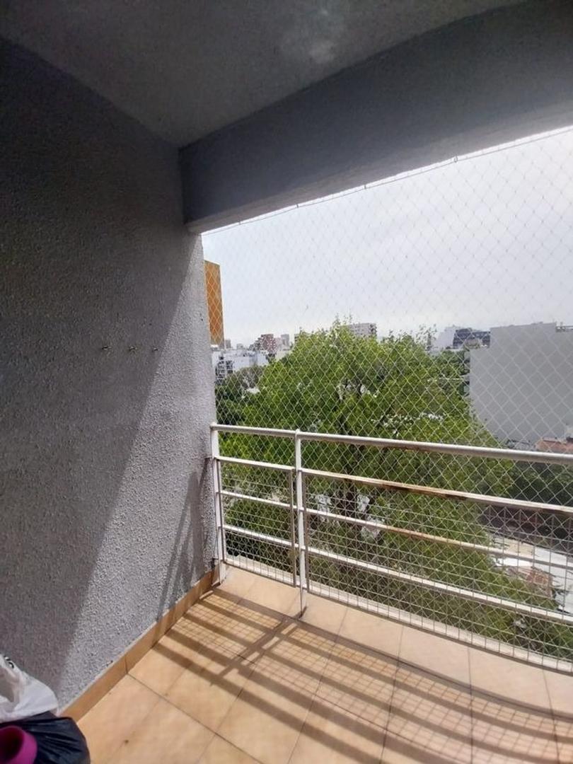 Excelente 3 AMBIENTES Con Balcon y Seguridad