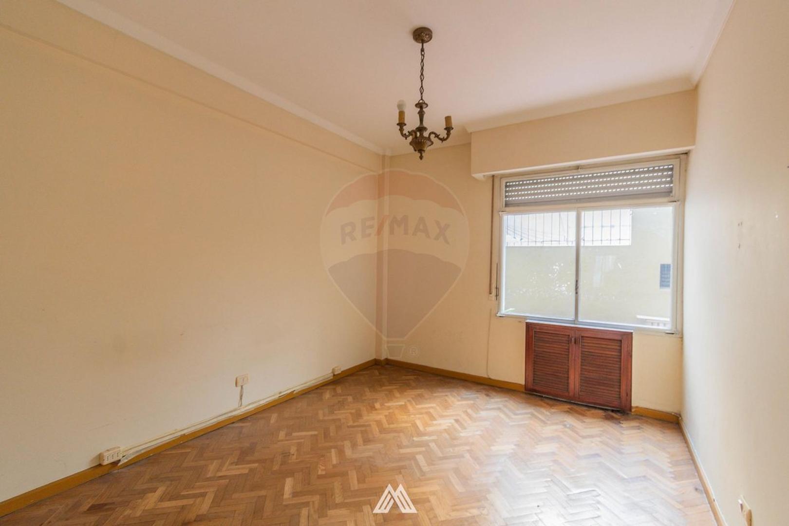 VENTA APARTAMENTO TRES DORMITORIOS SERVICIO CENTRO