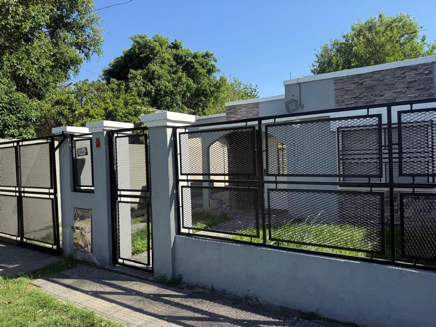 Casa 3 ambientes en alquiler Castelar Norte