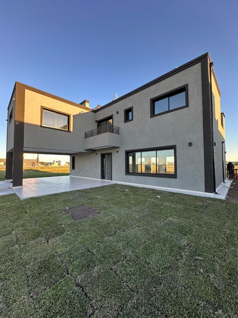 CASA A ESTRENAR DE 4 AMBIENTES EN EL REBENQUE CANNING