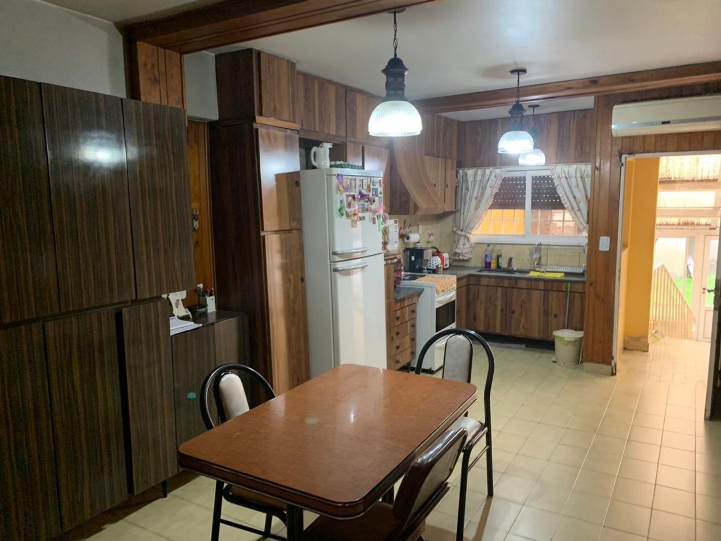 chalet Villa Luzuriaga venta 4 ambientes