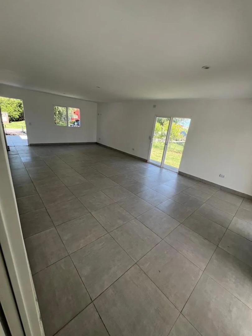 Casa 4 ambientes con 3 baños