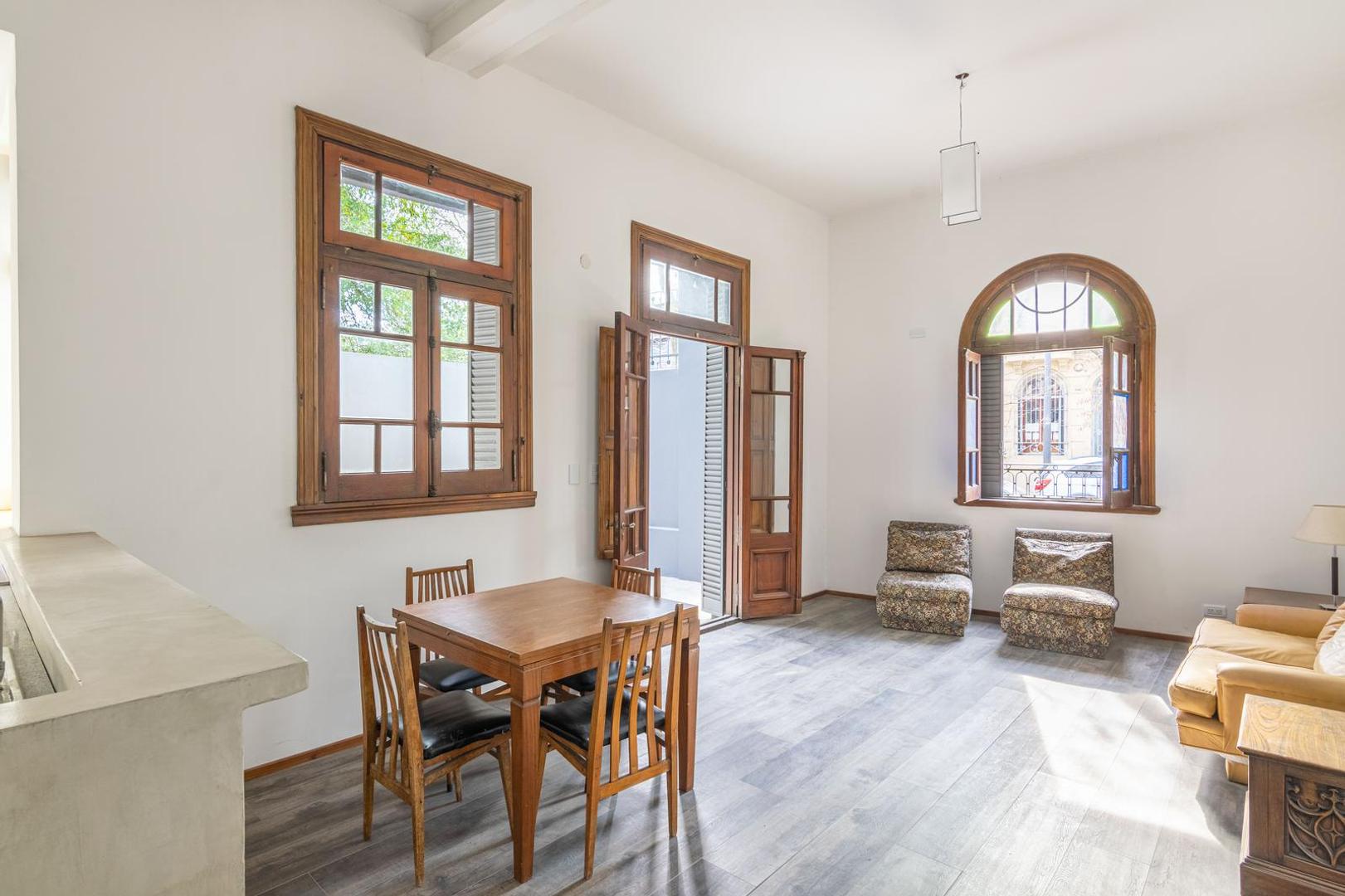 Casa 4 ambientes con 2 baños