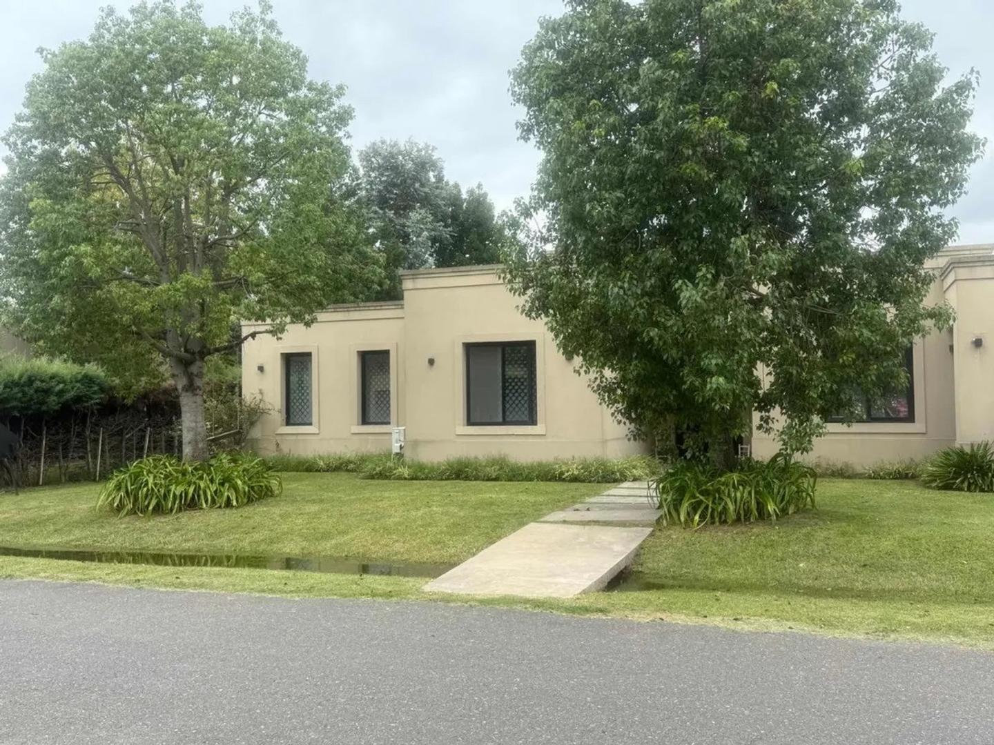 CASA EN VENTA "SANTA ANA" MORENO