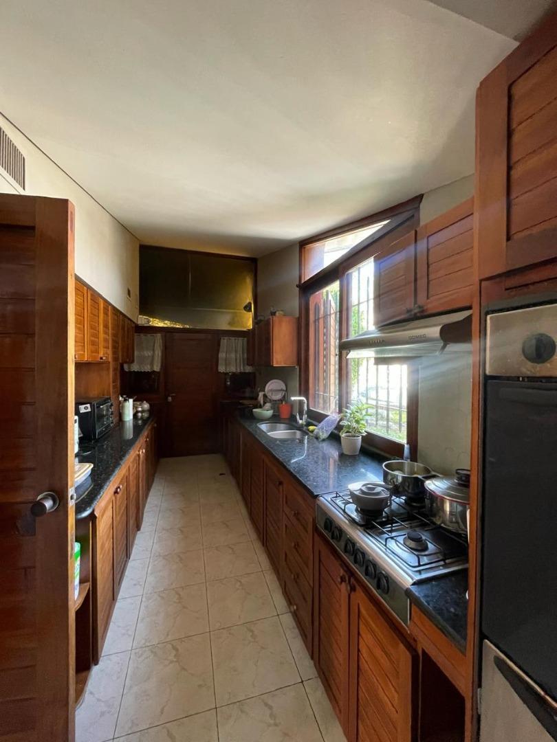 Imponente propiedad 8 ambientes Castelar norte