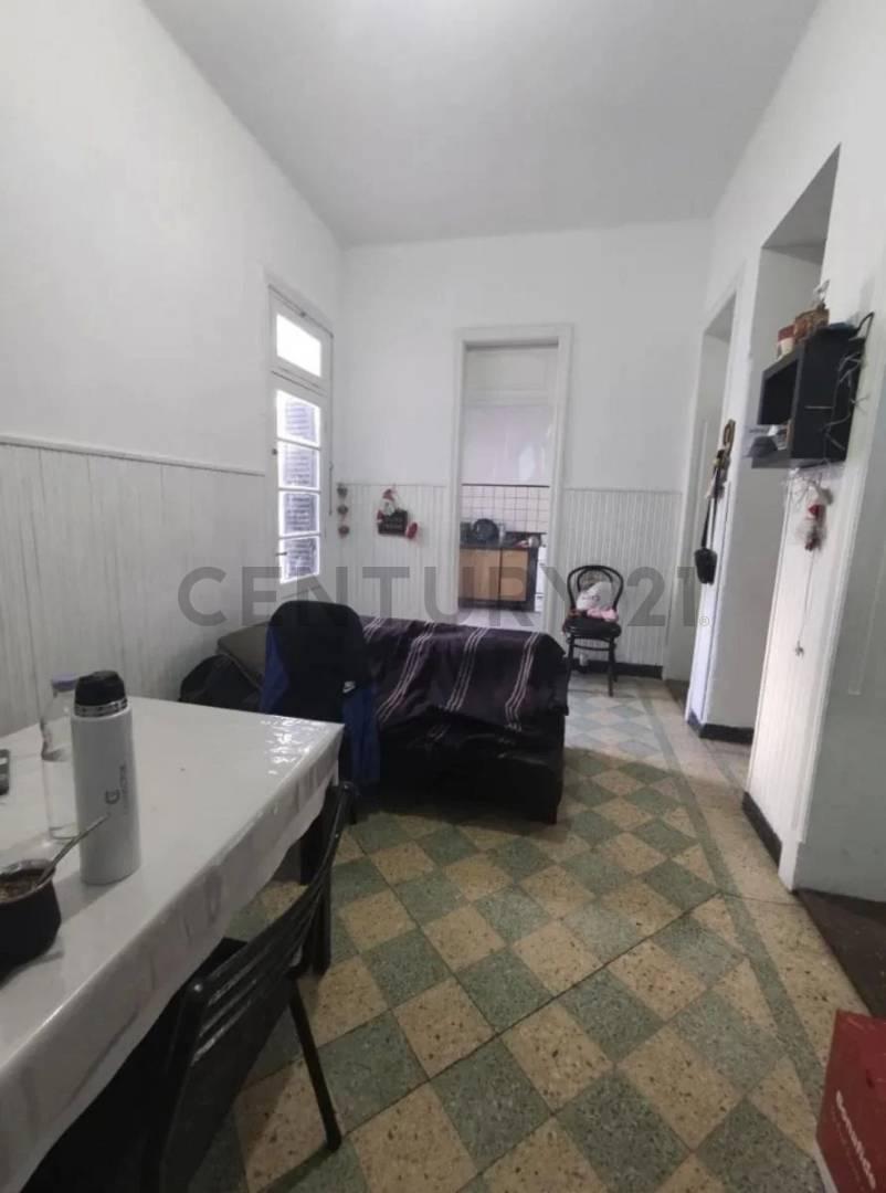 CASA 3 AMBIENTES CON COCHERA Y LOCAL - LANUS