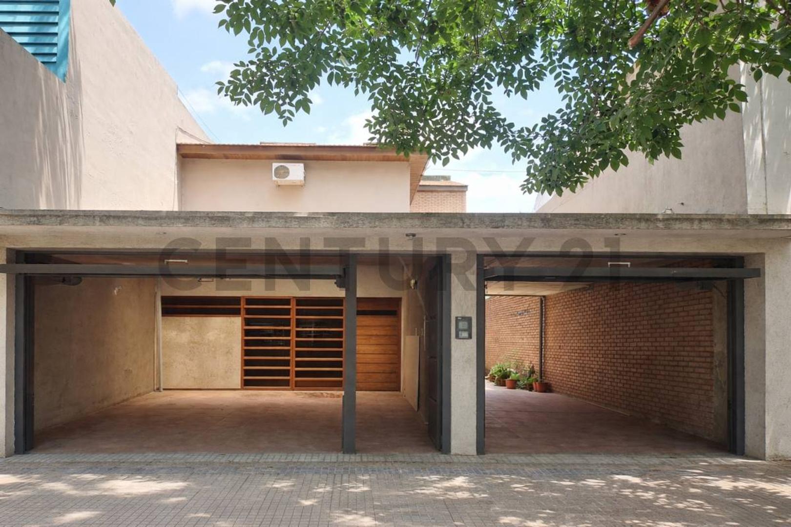 3 entre 38 y 39. Casa en Venta de 4 dormitorios La Plata