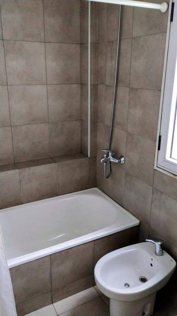 venta departamento 2 ambientes al frente con balcón en Wilde