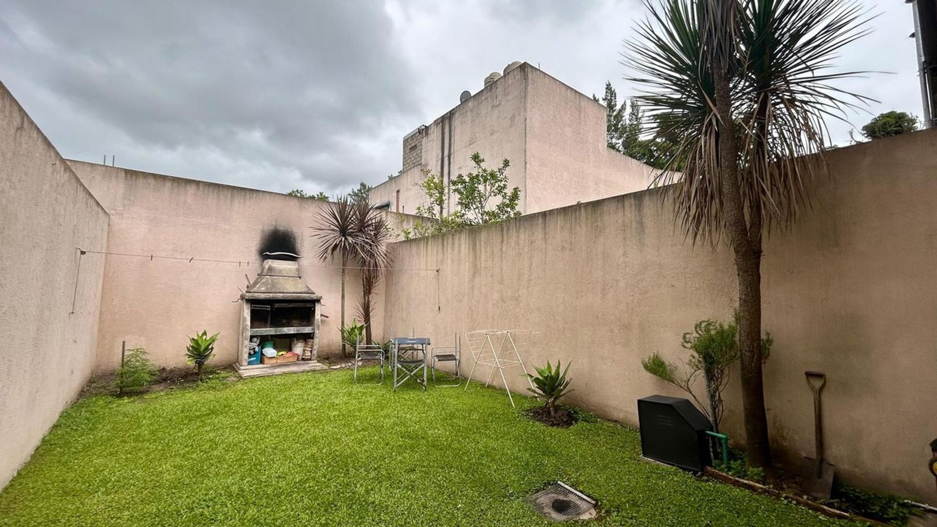 VENTA DUPLEX CON JARDIN Y COCHERA - CANNING CENTRO