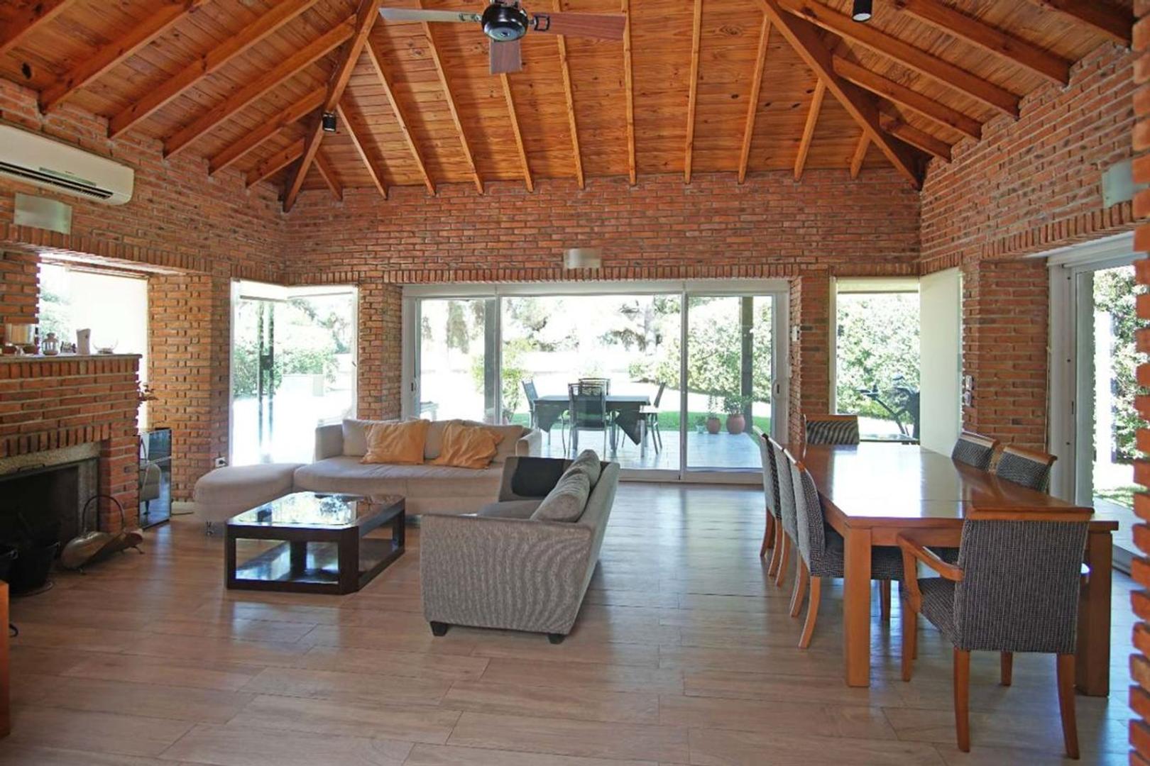 Casa en Venta con 1 cochera