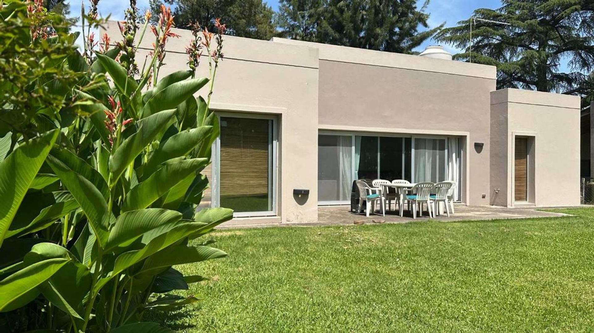 Casa 2 ambientes con 1 baño