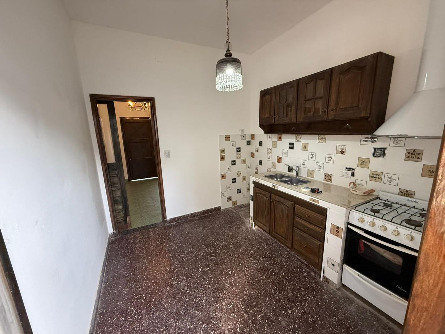 Casa 3 ambientes con 1 baño