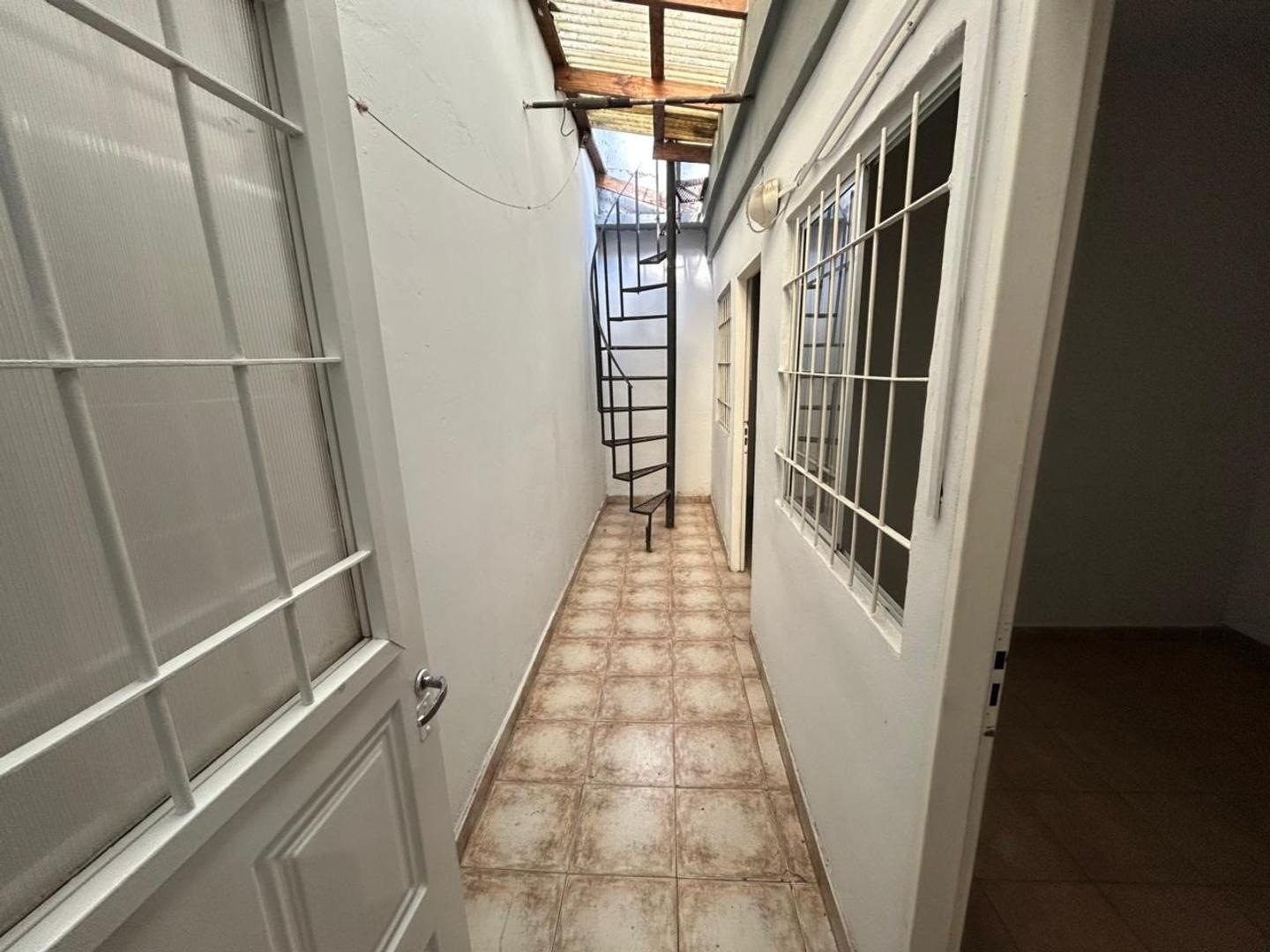 PH Tipo Casa tres ambientes con terraza en alquiler