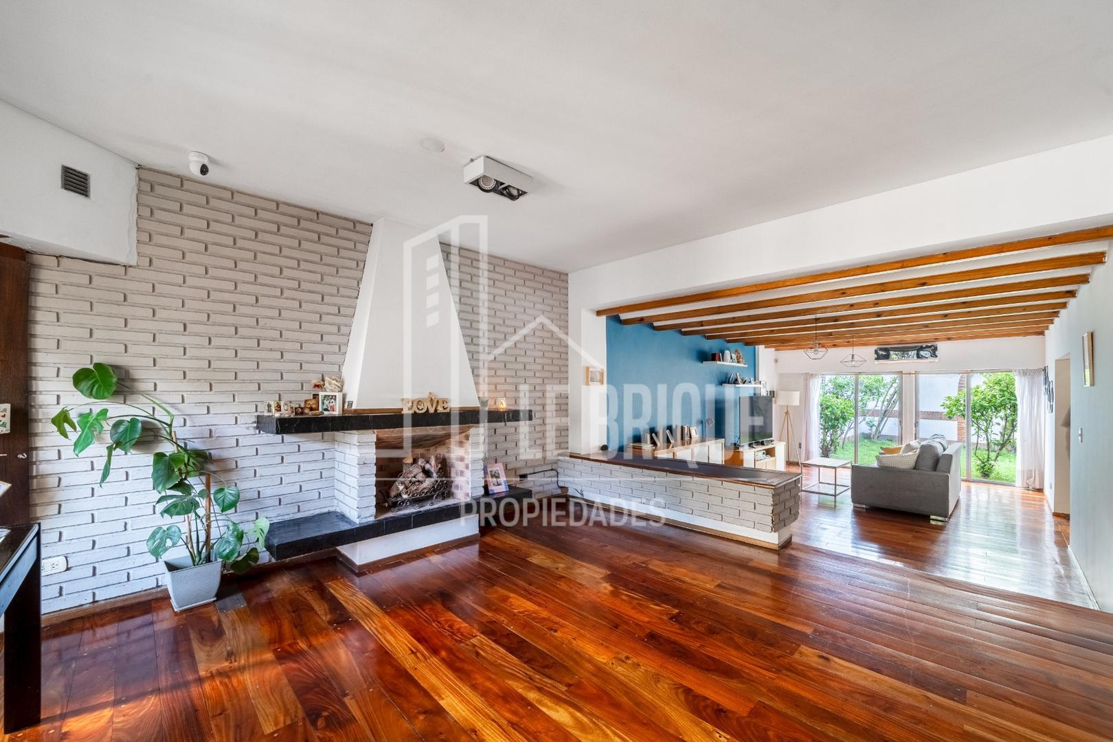 Casa 6 ambientes con 3 baños