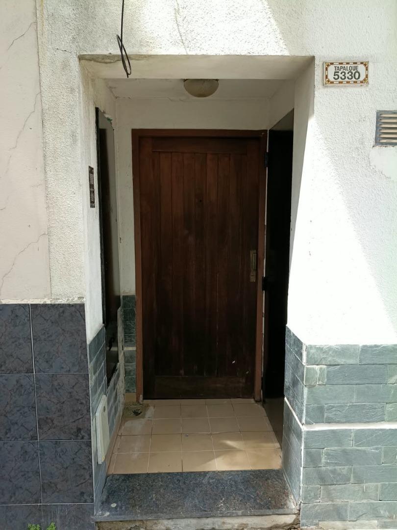 Departamento de 2amb y medio con patio y parrilla