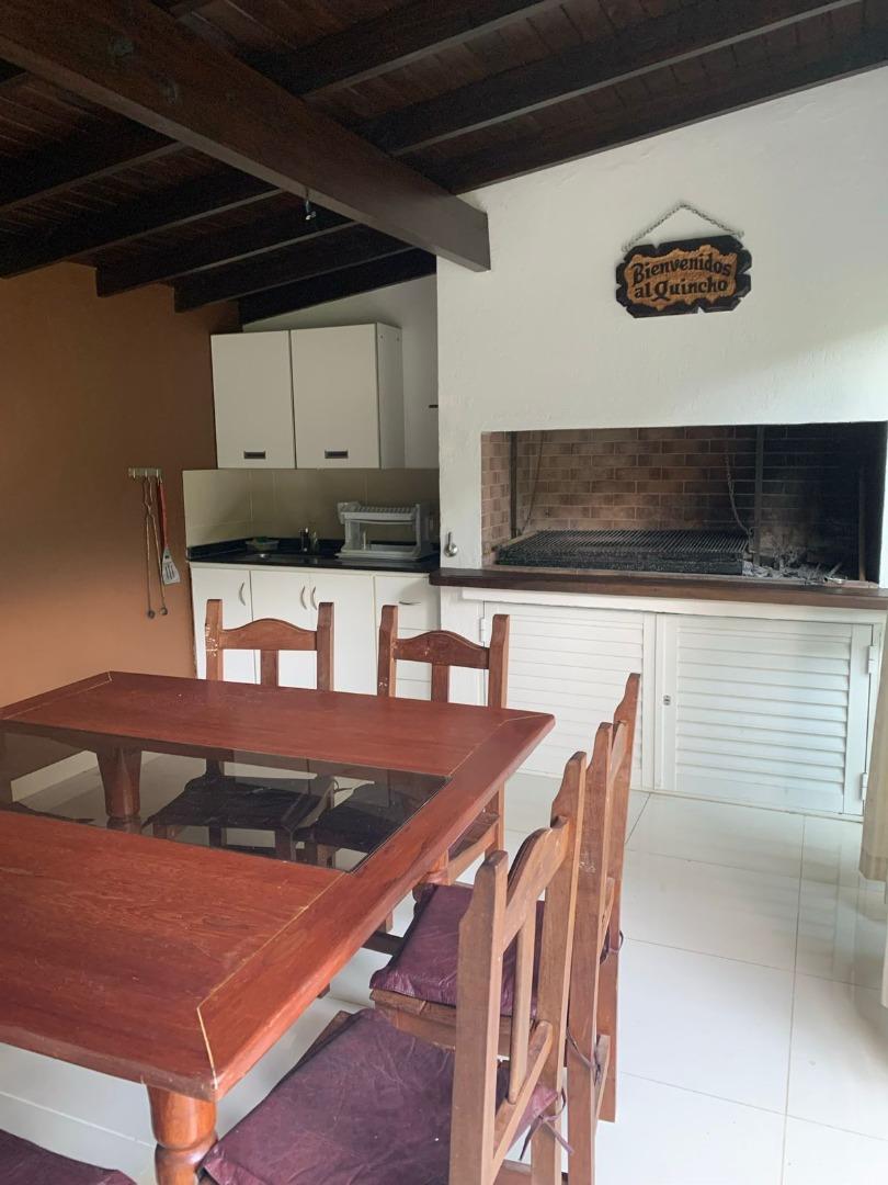 Casa en Venta con 3 cocheras