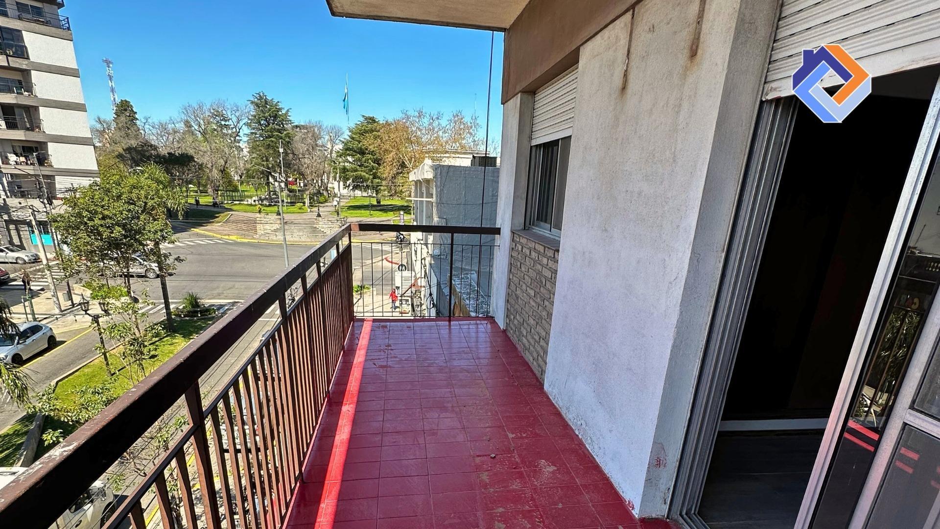 Amplio departamento en Avenida Rocca