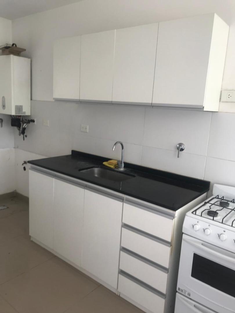 HERMOSA Y CONFORTABLE CASA EN,VENTA, SPRINGPARK, PILAR