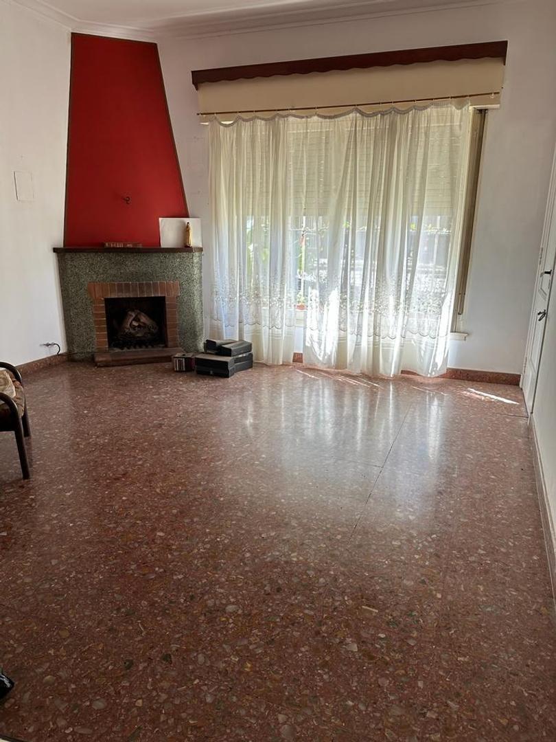 Depto Tipo Casa en Alquiler en Villa Luzuriaga, $ 950.000