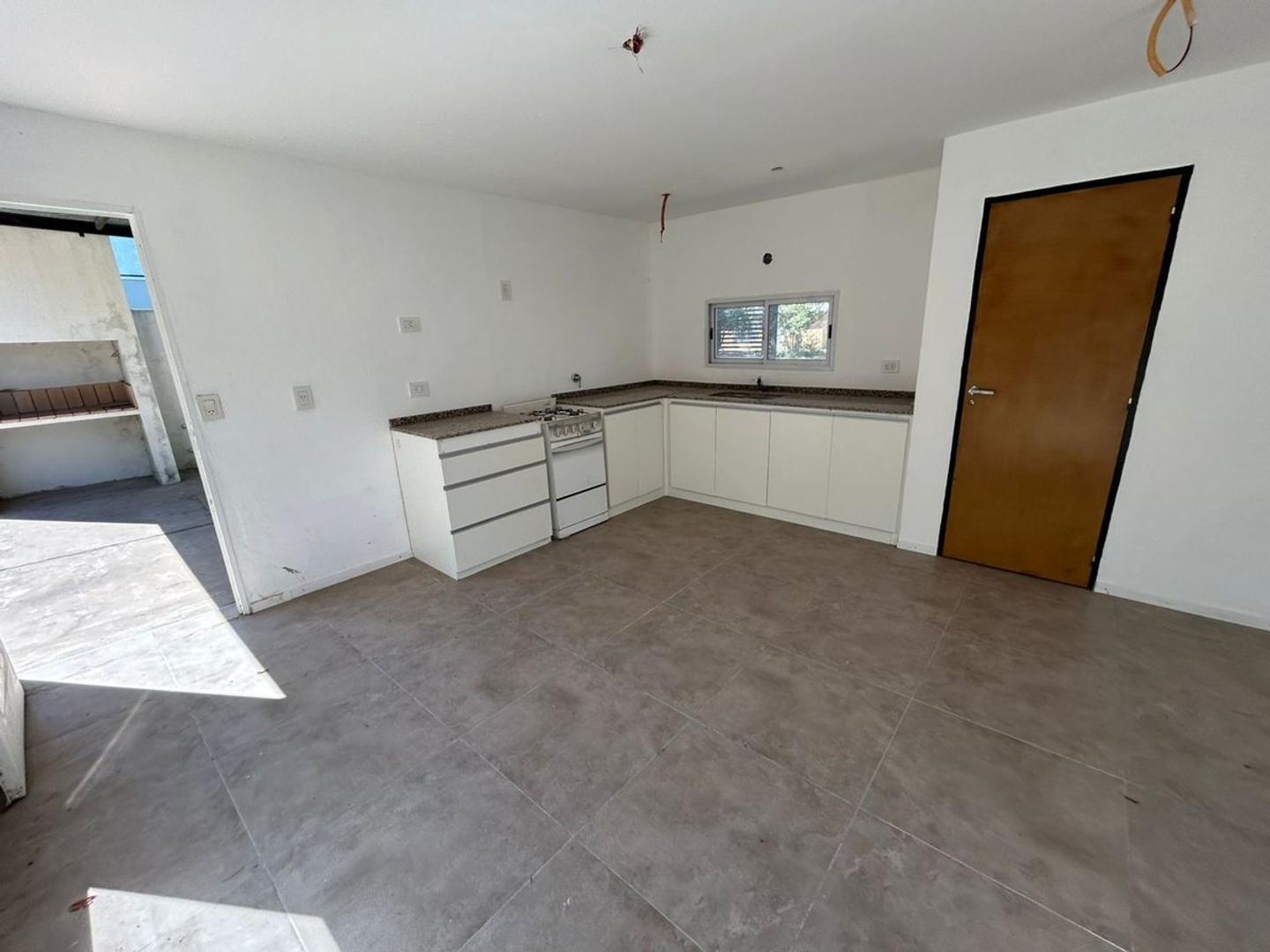 ROLDAN VENTA CASA A ESTRENAR TODOS LOS SERVICIOS