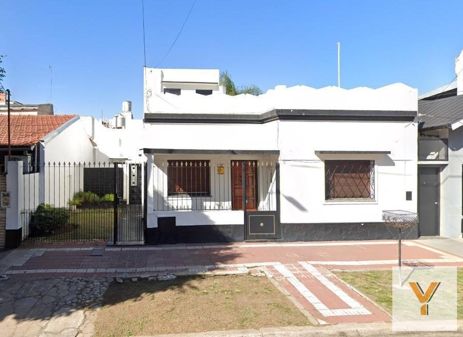 Casa en venta - 3 Dormitorios 1 Baño - Cochera - 164Mts2 - Tres de Febrero