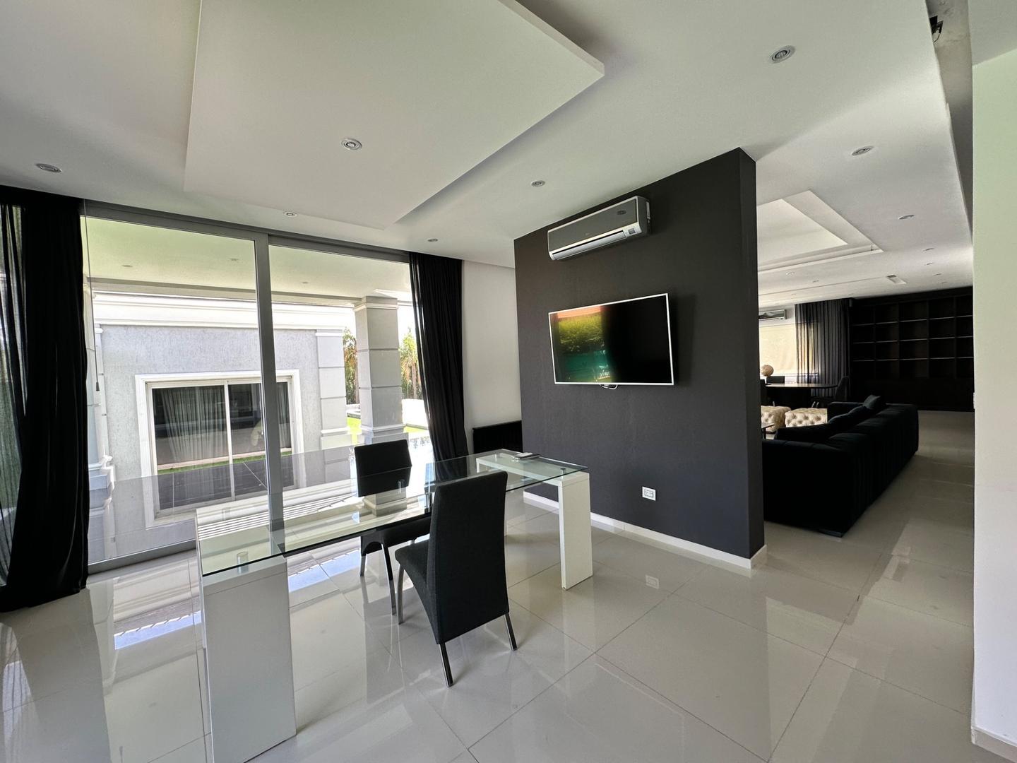 Casa 5 ambientes con 6 baños