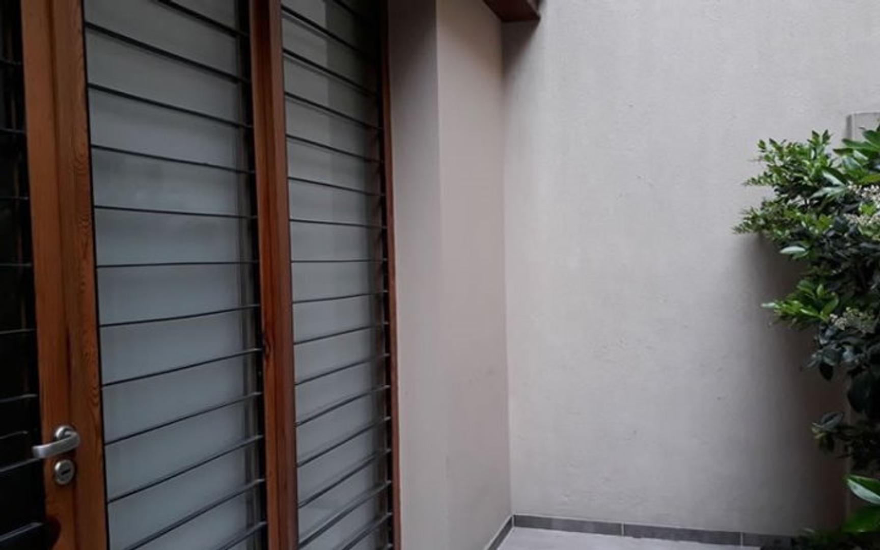 Depto Tipo Casa en Alquiler de 3 ambientes