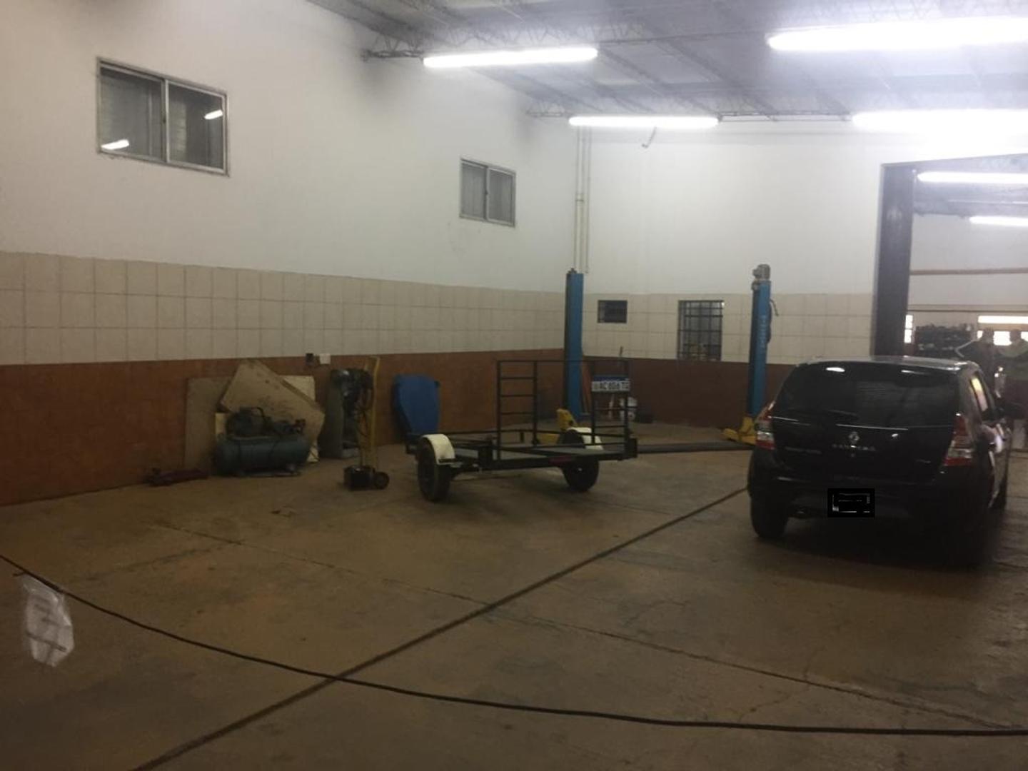 Excelente Galpón con Departamentos