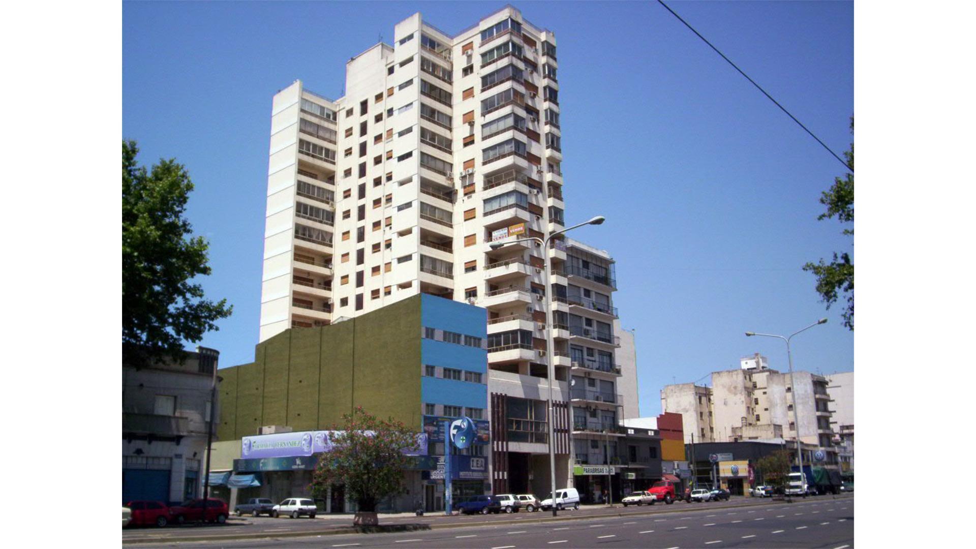 AMPLIO SEMIPISO 4 AMBIENTES CON DEPCIAS. 186 m2 PROPIOS CUB.