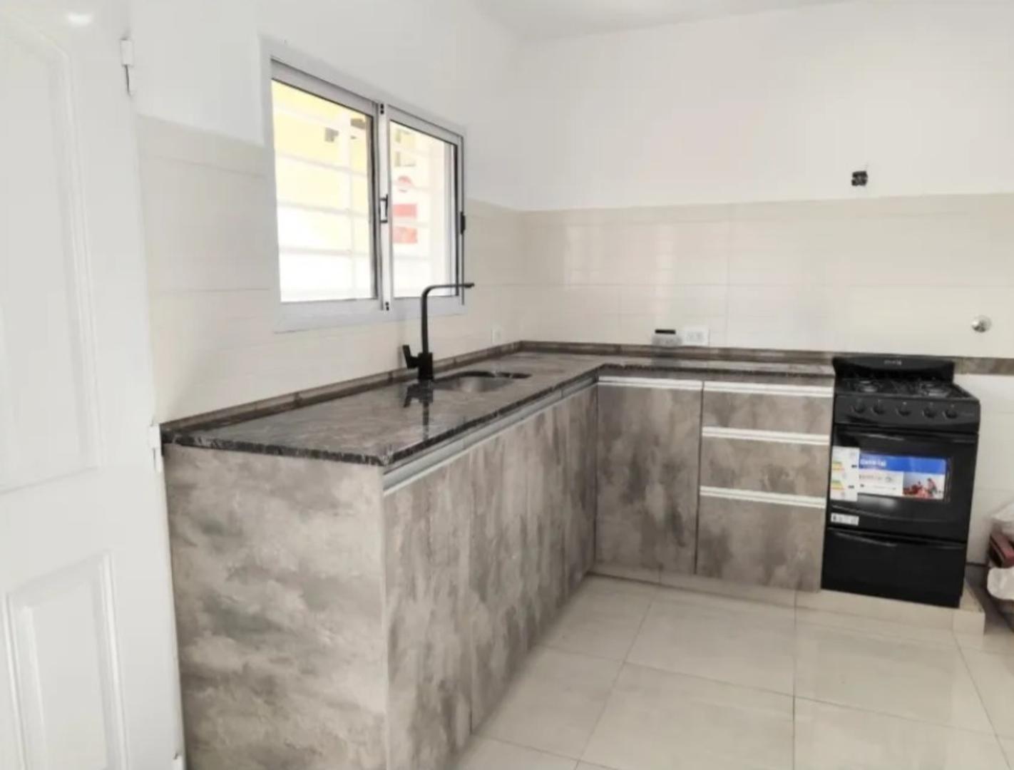 Casa 4 ambientes con 2 baños