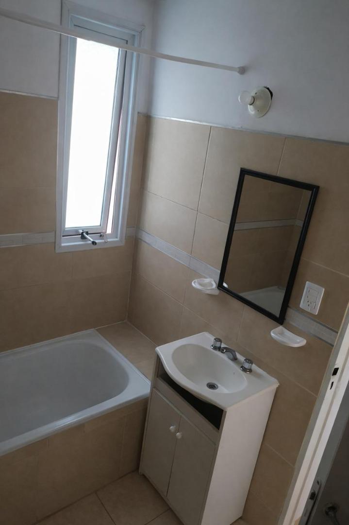 Casa en Alquiler con 1 cochera