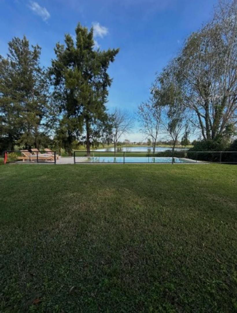 Casa 6 ambientes con 4 baños