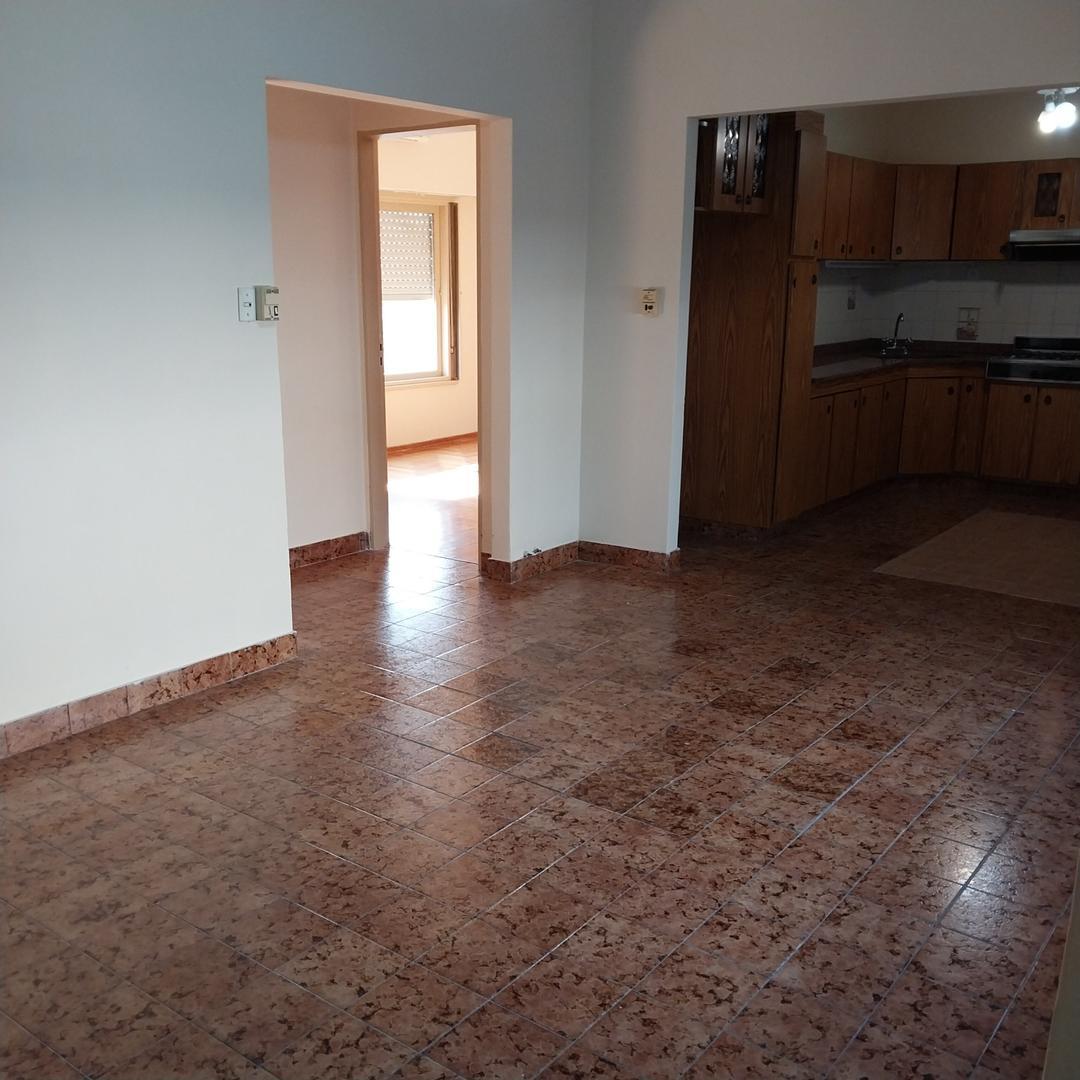 Depto Tipo Casa en Alquiler con 1 cocheras
