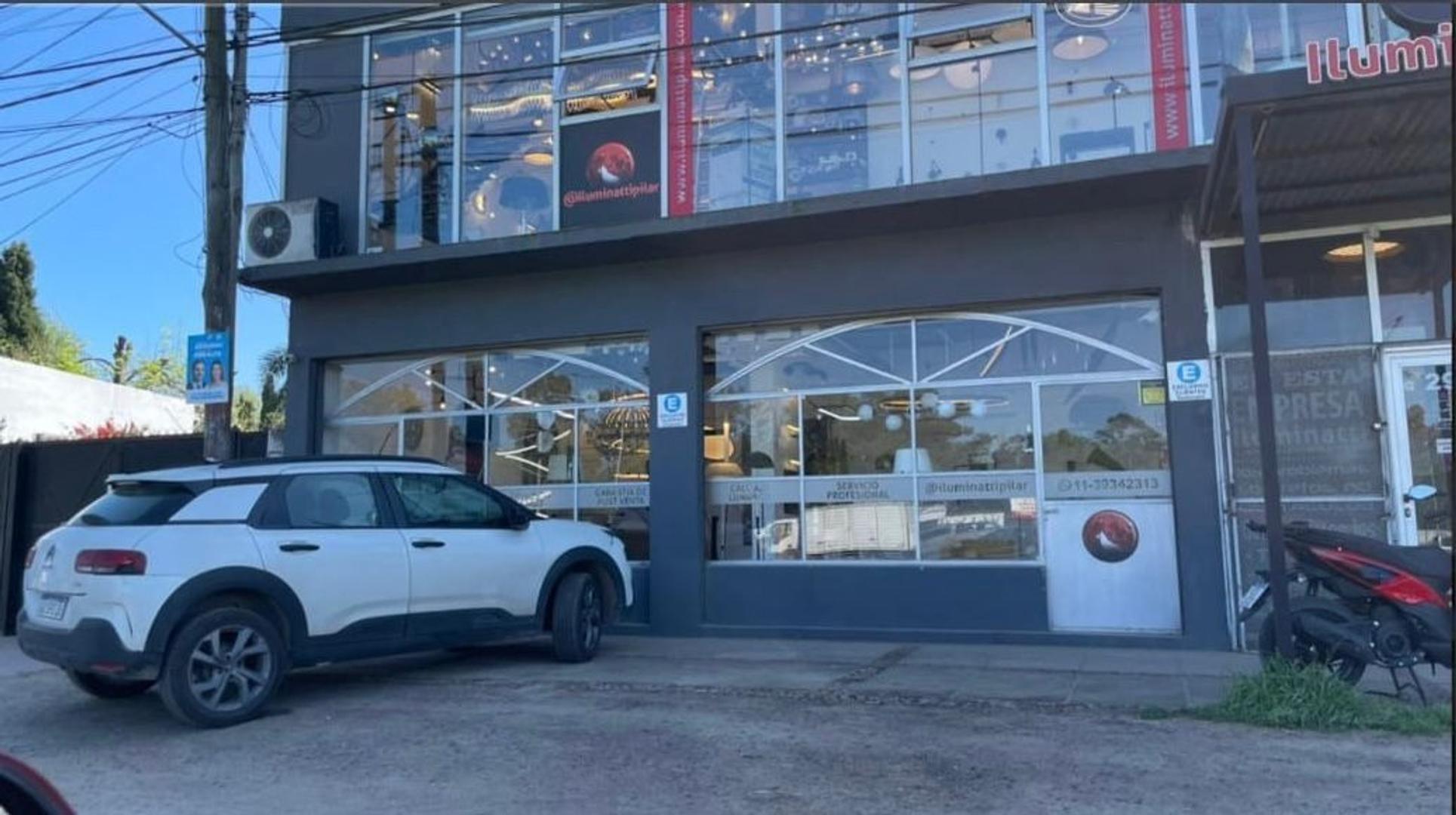 Local sobre colectora panamericana c/ terreno con casa en PH